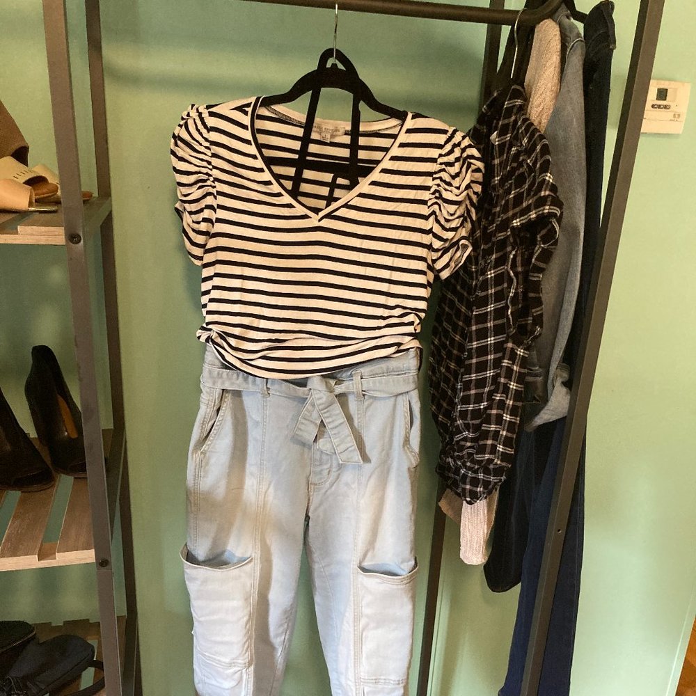V-Neck Puff Sleeve Striped T